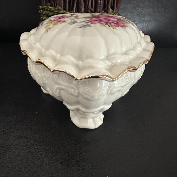 Vintage Porcelain Trinket Footed Lidded Heart dish & Trinket Basket/Candy Bowl - Picture 5 of 5